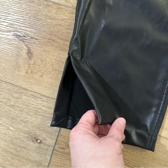 Abercrombie & Fitch Curve Love 90s Straight Ultra Vegan Leather Pant Sz 32 NWT - Picture 2 of 8